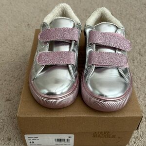 Steve Madden Sneakers.